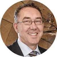 Dr. Dirk Minkner